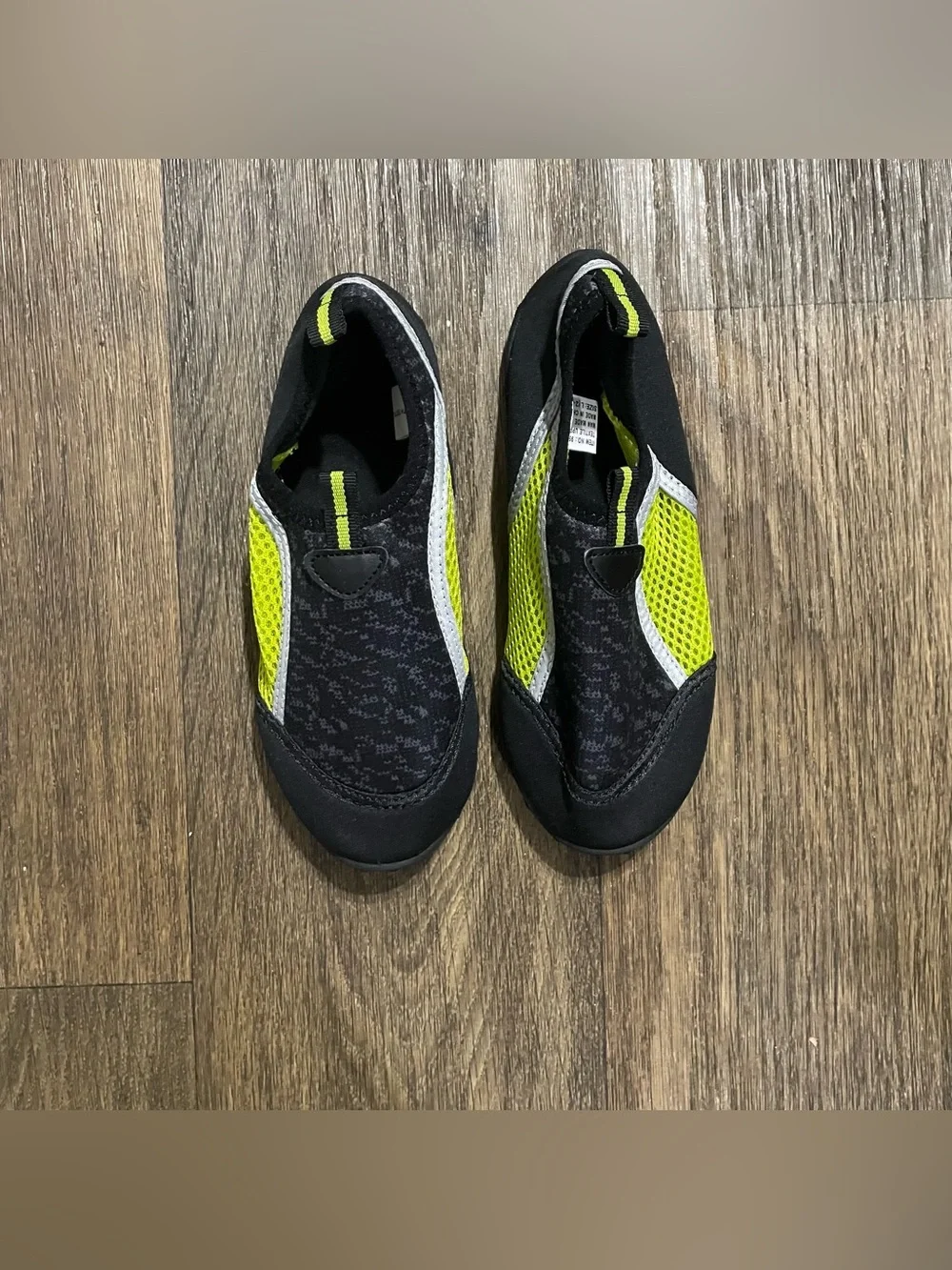 Kids Slip-On Water Shoes – Black/Neon Yellow – Size L (Fits Kids 2–3)